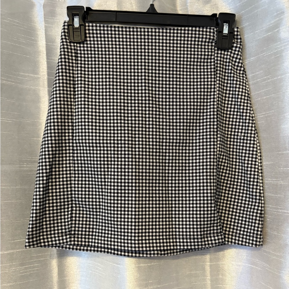 Brandy Melville Black and White Checkered Skirt